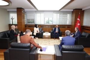 Kayseri Büyükşehir Belediye Başkanımız Sayın Dr. Memduh BÜYÜKKILIÇ Bey'e resmi ziyaret gerçekleştirilmiştir.