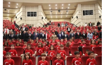 Minik Yüreklerin Dev Korosu 29 Ekim Cumhuriyet Bayramı Konseri Gerçekleştirilmiştir.